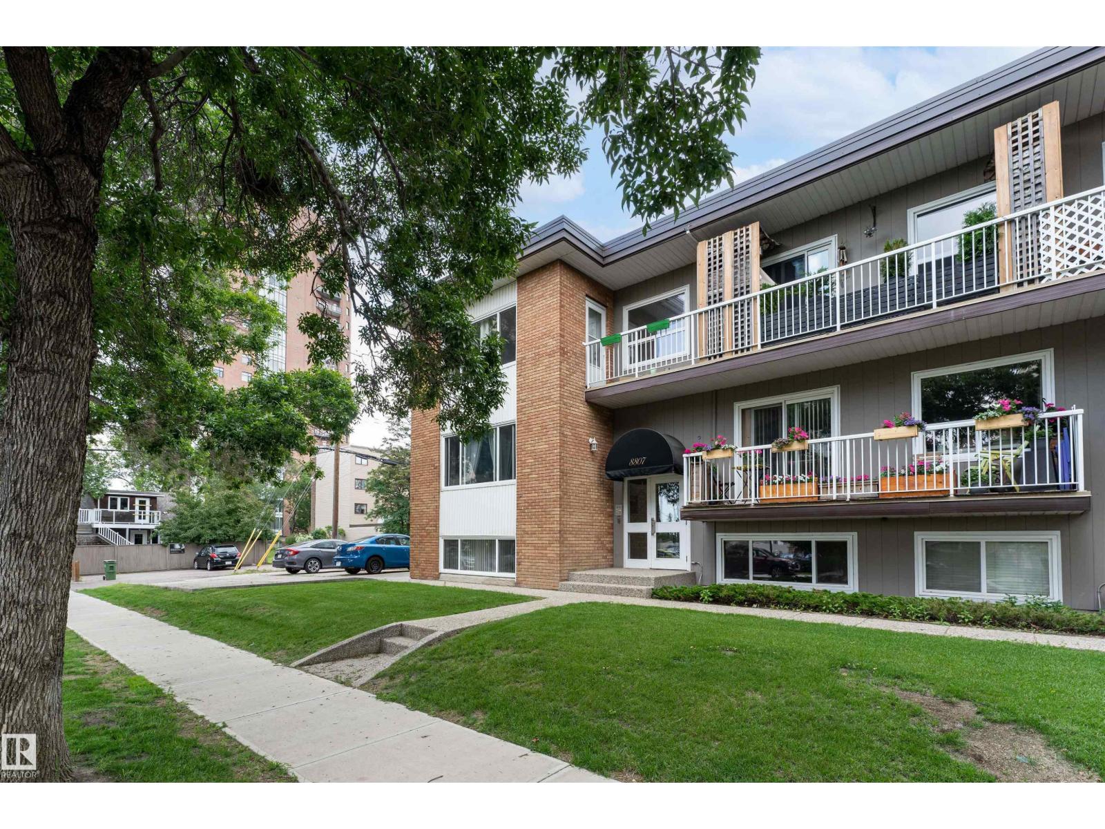 5-8807 101 Street NW, Edmonton, AB, T6E3Z9
