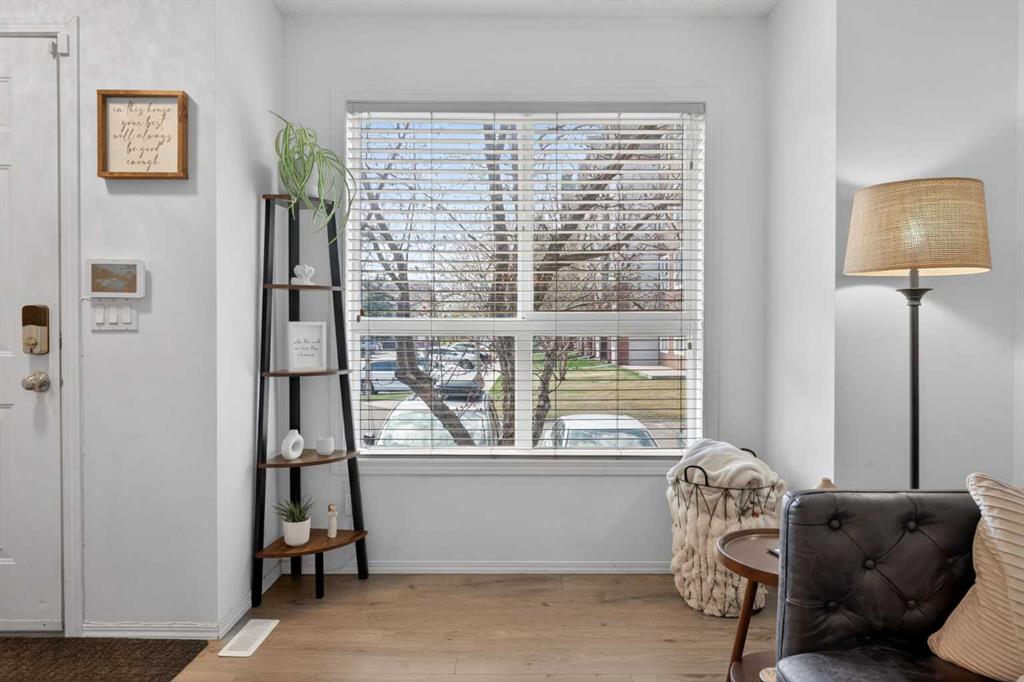 Additional image 6 of 32 Erin Woods Court SE, Calgary, AB, T2B 3V6