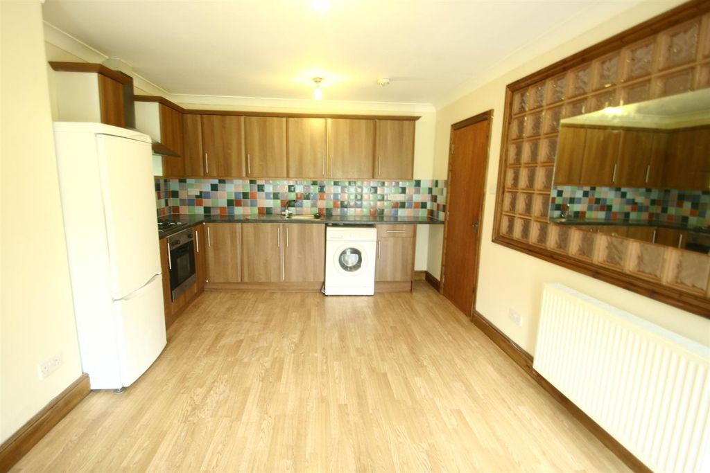 4 bed shared accommodation to rentHigh Street, Gateshead NE8 photo 2