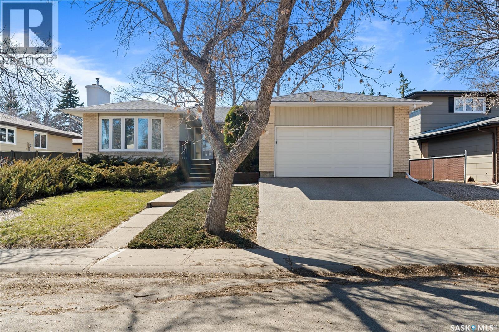 6 Selkirk CRESCENT