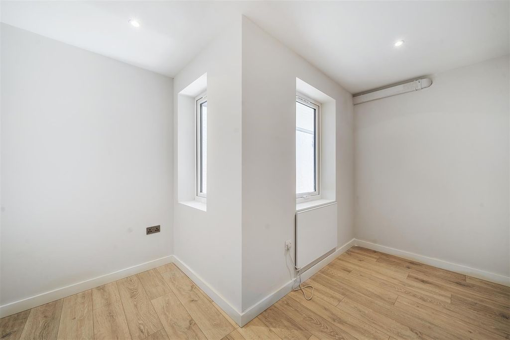 Additional image 9 of 2 bed flat to rentGunnersbury Avenue, London W5