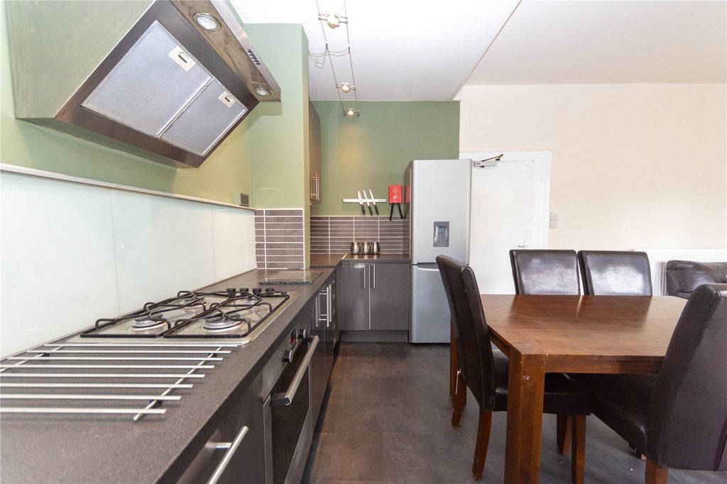 Additional image 6 of 1 bed flat to rentHickman Road, Penarth, Penarth CF64
