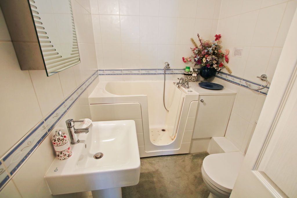 Additional image 7 of 2 bed flat for sale2 Erinville, The Promenade, Port Erin IM9