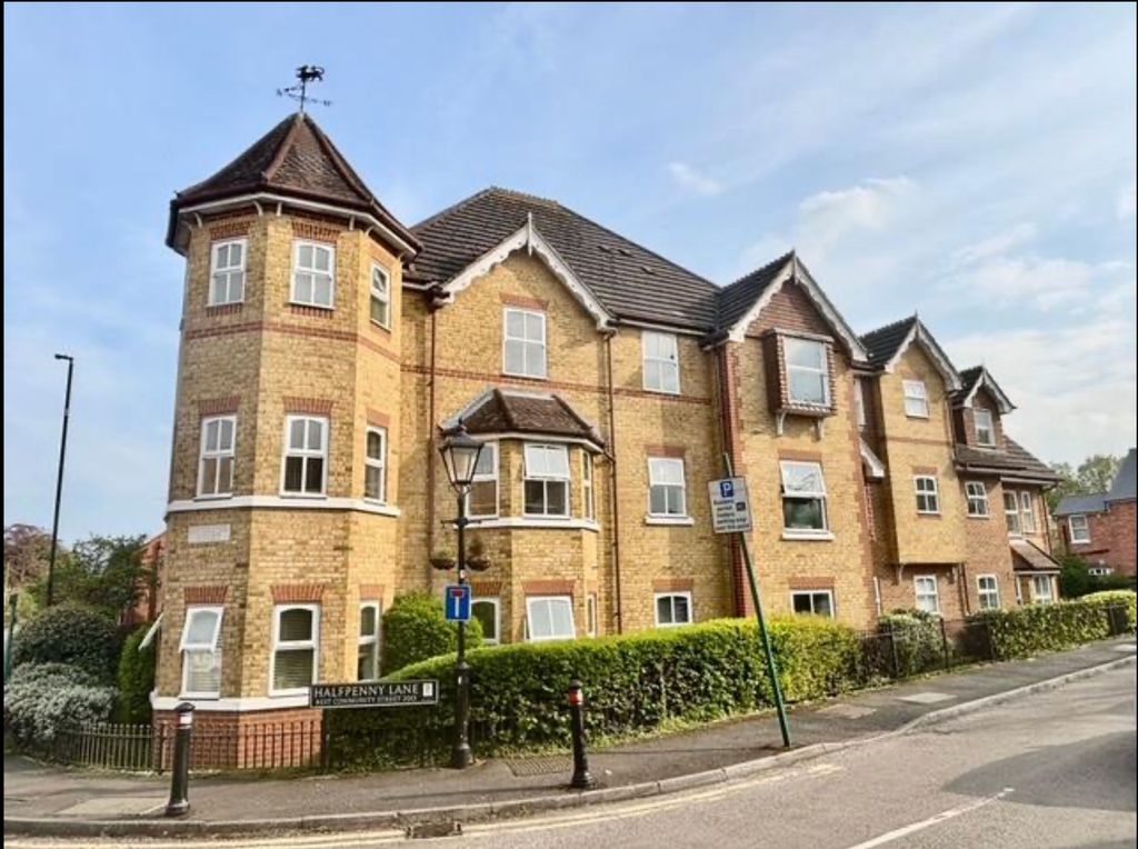2 bed flat for saleSovereign Court, Sunningdale SL5
