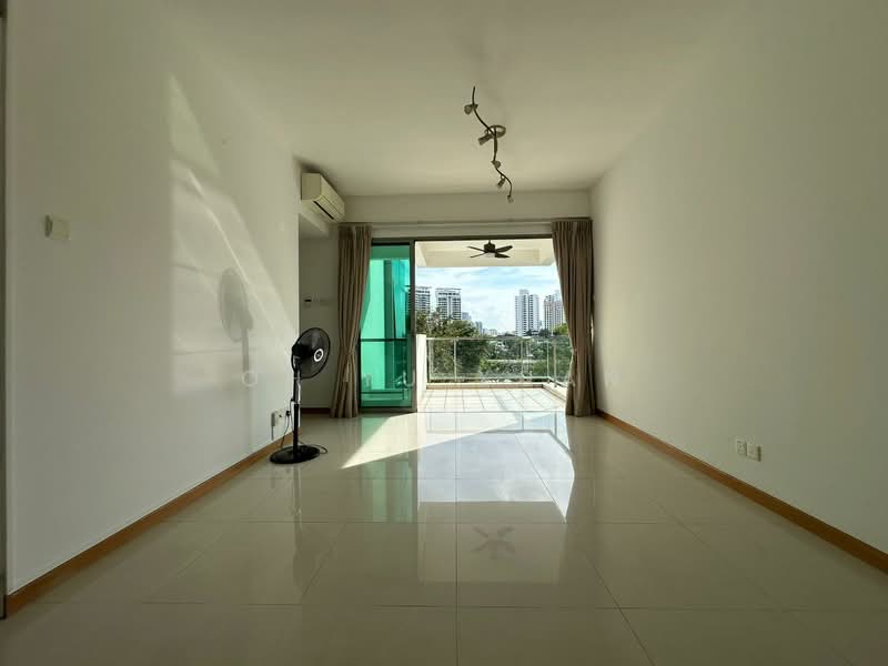 21 Leonie Hill photo 2