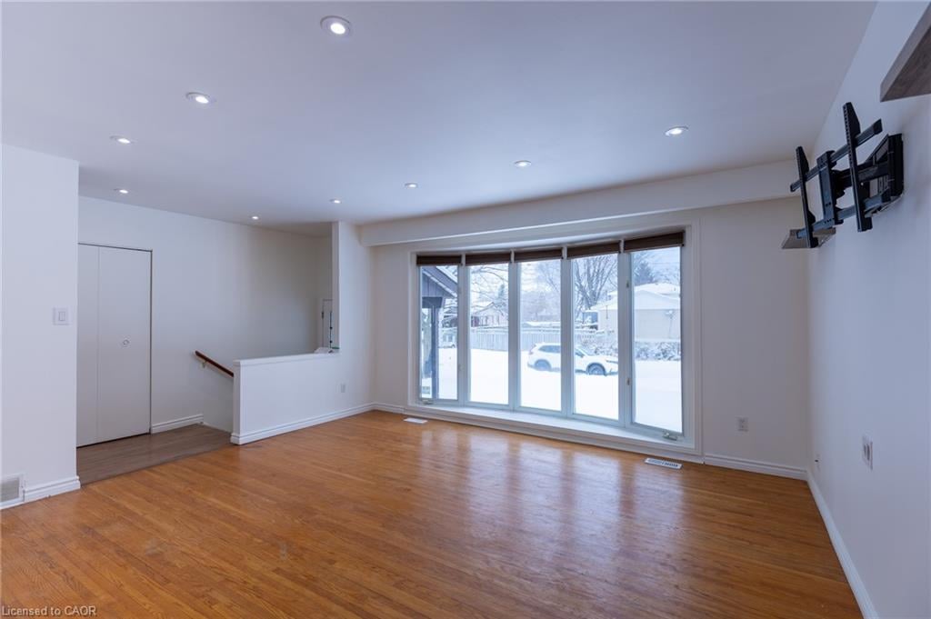 Additional image 5 of Main-1 Eldrid Court, Grimsby, ON, L3M 1Z1