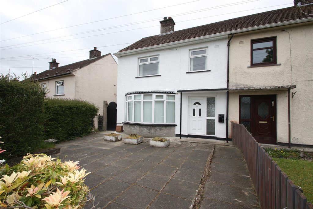 3 bed end terrace house to rent30 Croob Park, Ballynahinch BT24