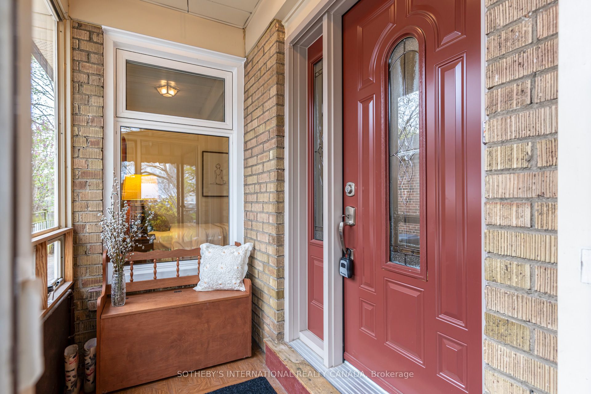16 Paulart Drive, Toronto, ON, M9B 3V4