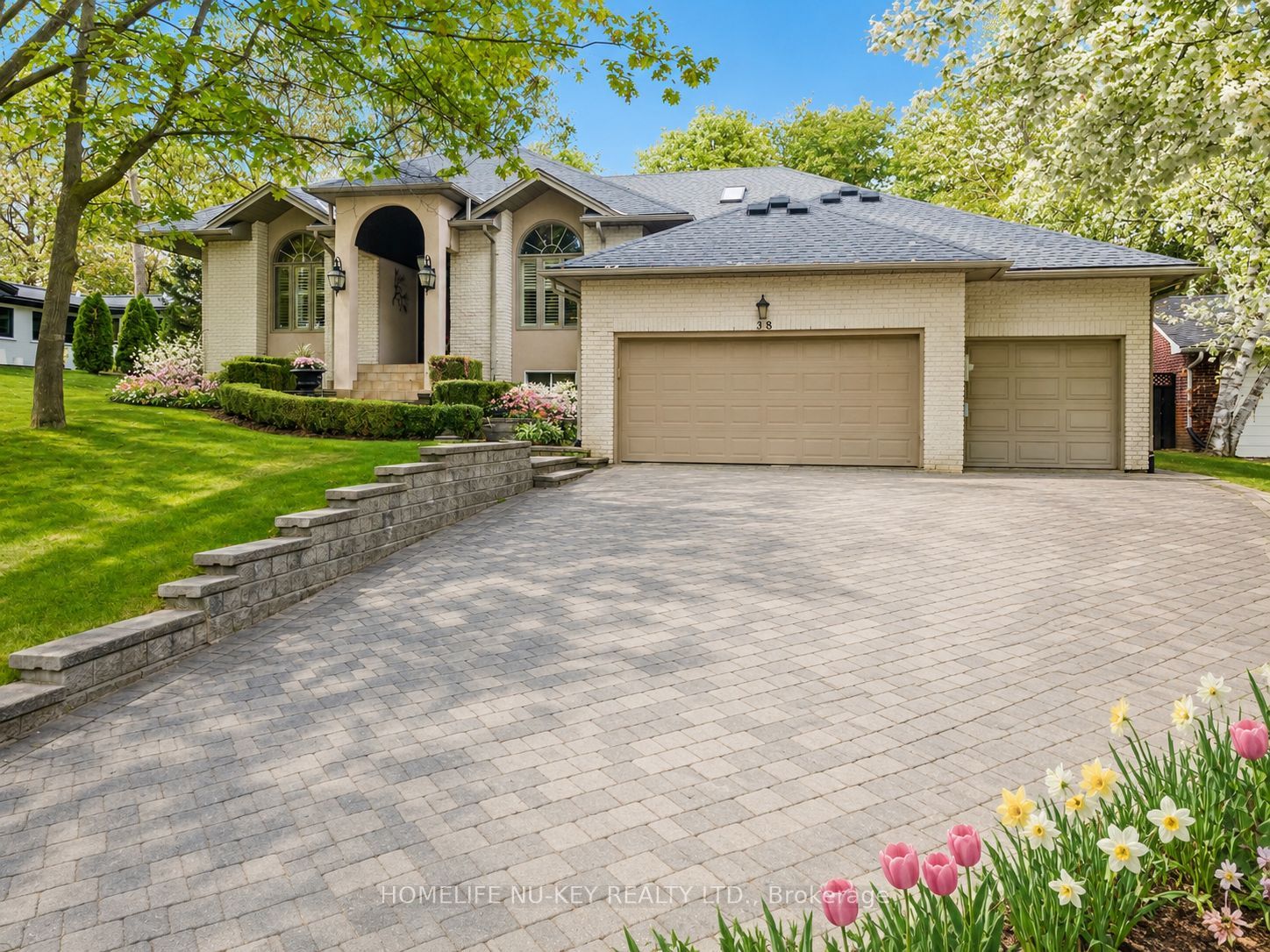 38 Castle Drive, Barrie, ON, L4N 1R1