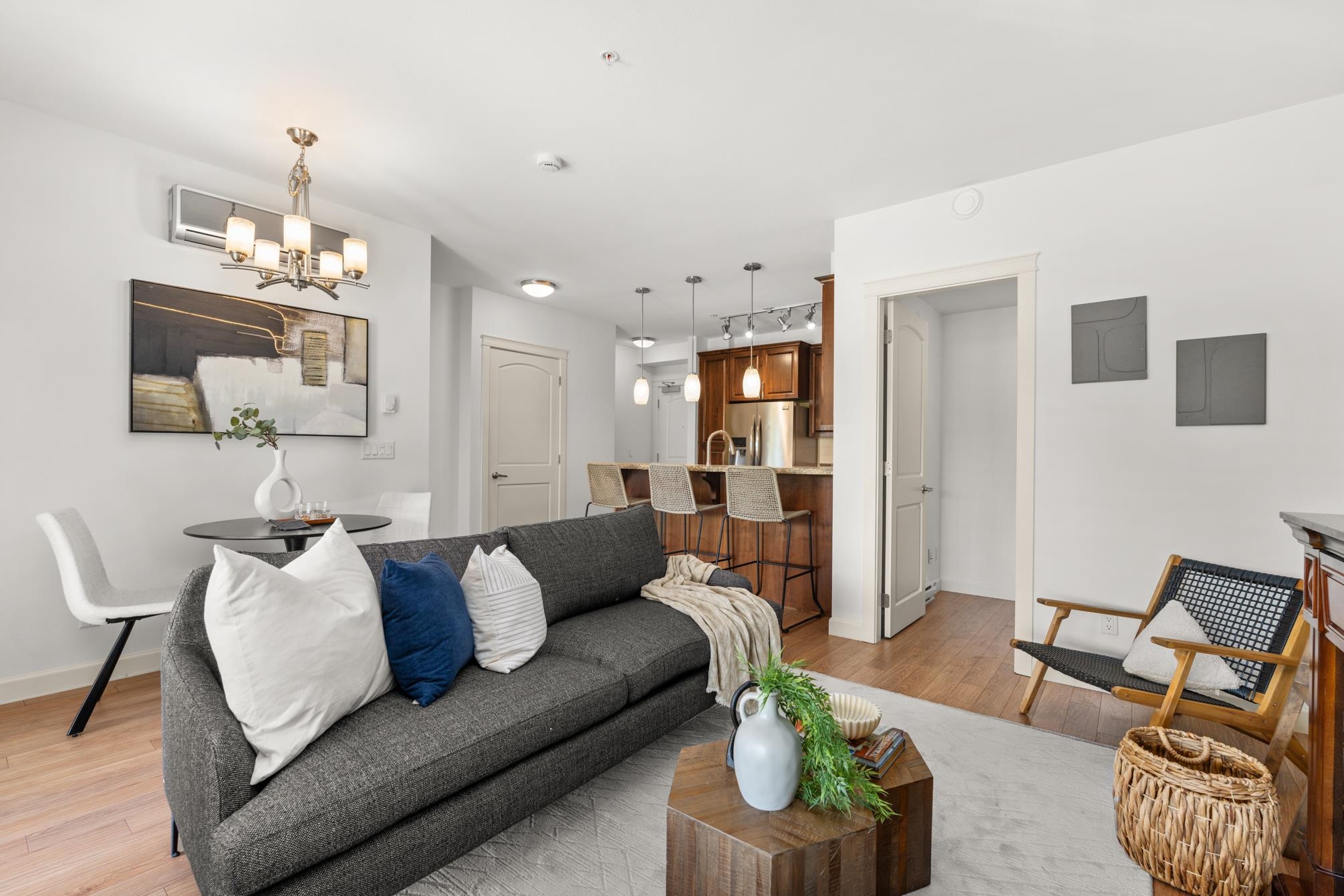 Additional image 3 of 202-2860 Trethewey Street, Abbotsford, BC, V2T 0G5