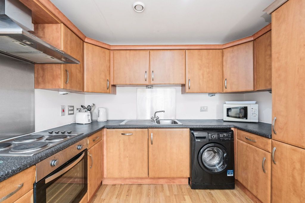 Additional image 3 of 2 bed flat for saleFlat 8/3, 72 Lancefield Quay, Glasgow G3