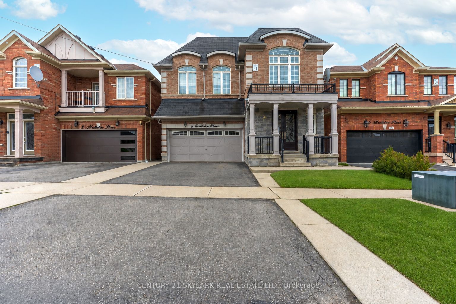 4 Mistletoe Place, Brampton, ON, L6Y 5V1