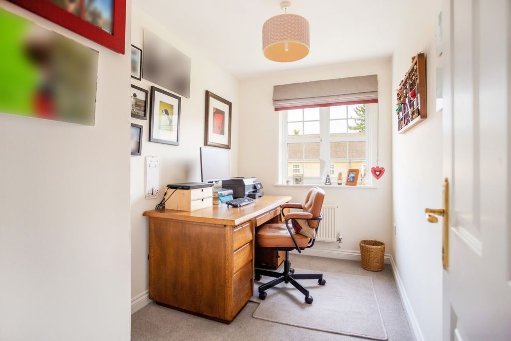 Additional image 9 of 4 bed end terrace house to rentOld College Road, Newbury RG14