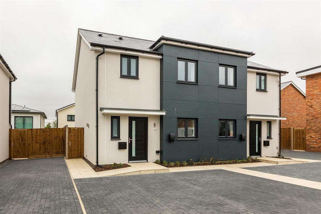 3 bed semi-detached house to rentAnniversary Avenue East, Ambrosden OX25