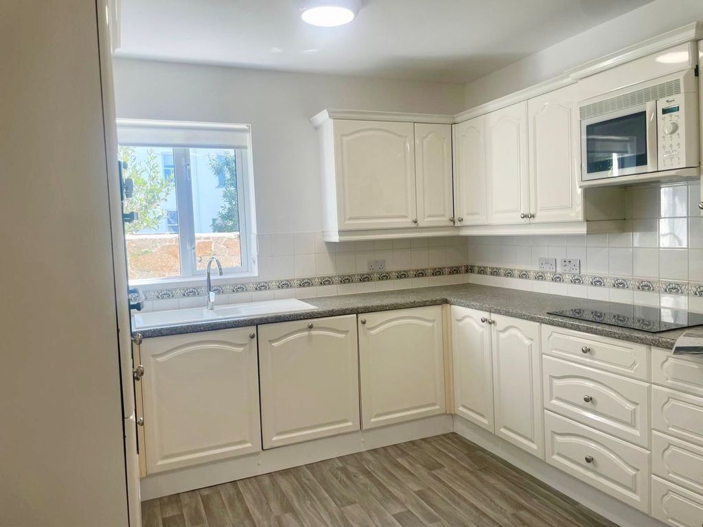 Additional image 3 of 2 bed flat to rentFlat 16 Lantern Court, St Helier JE2