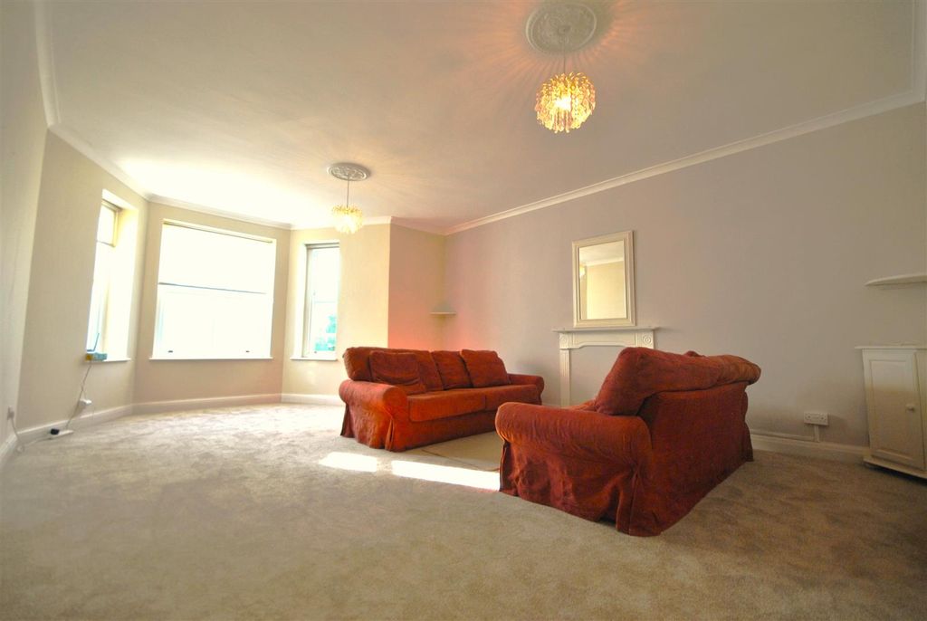 Additional image 2 of 2 bed flat to rentThe Esplanade, Tenby SA70