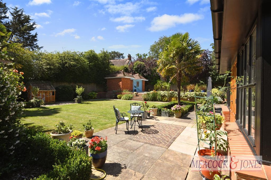 Additional image 37 of 7 bed detached house for saleHutton Mount, Brentwood CM13
