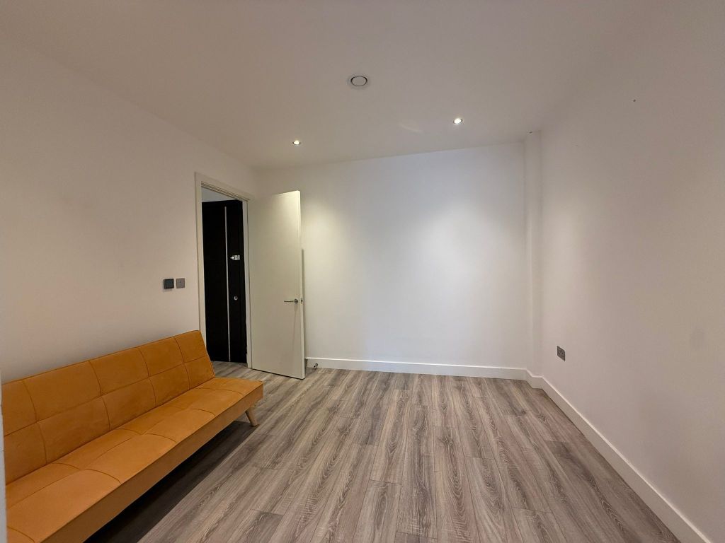 Additional image 2 of 1 bed flat to rentMill House, Overbridge Square, Newbury RG14
