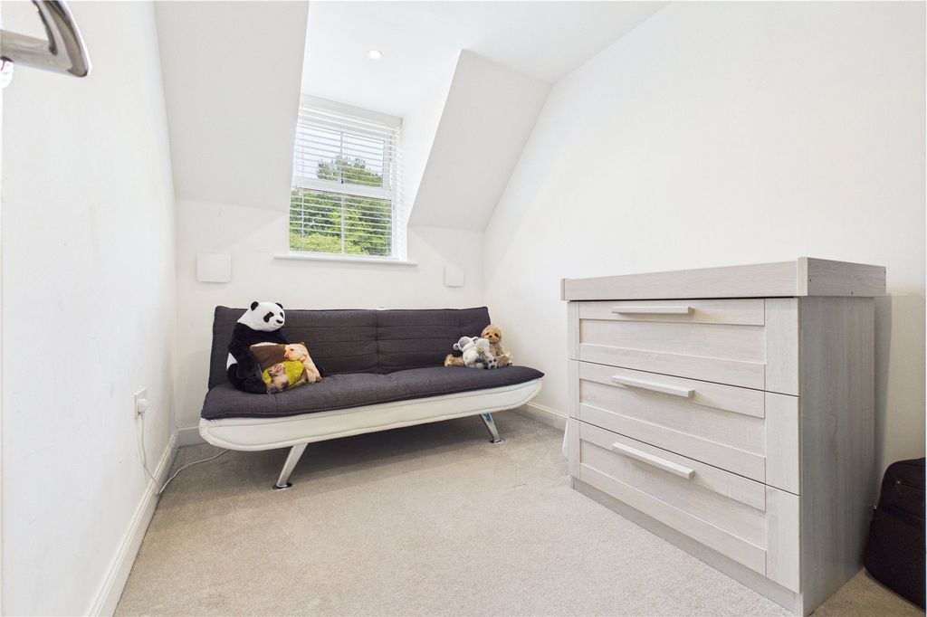Additional image 8 of 2 bed flat to rentHutton Close, Newbury, Berkshire RG14