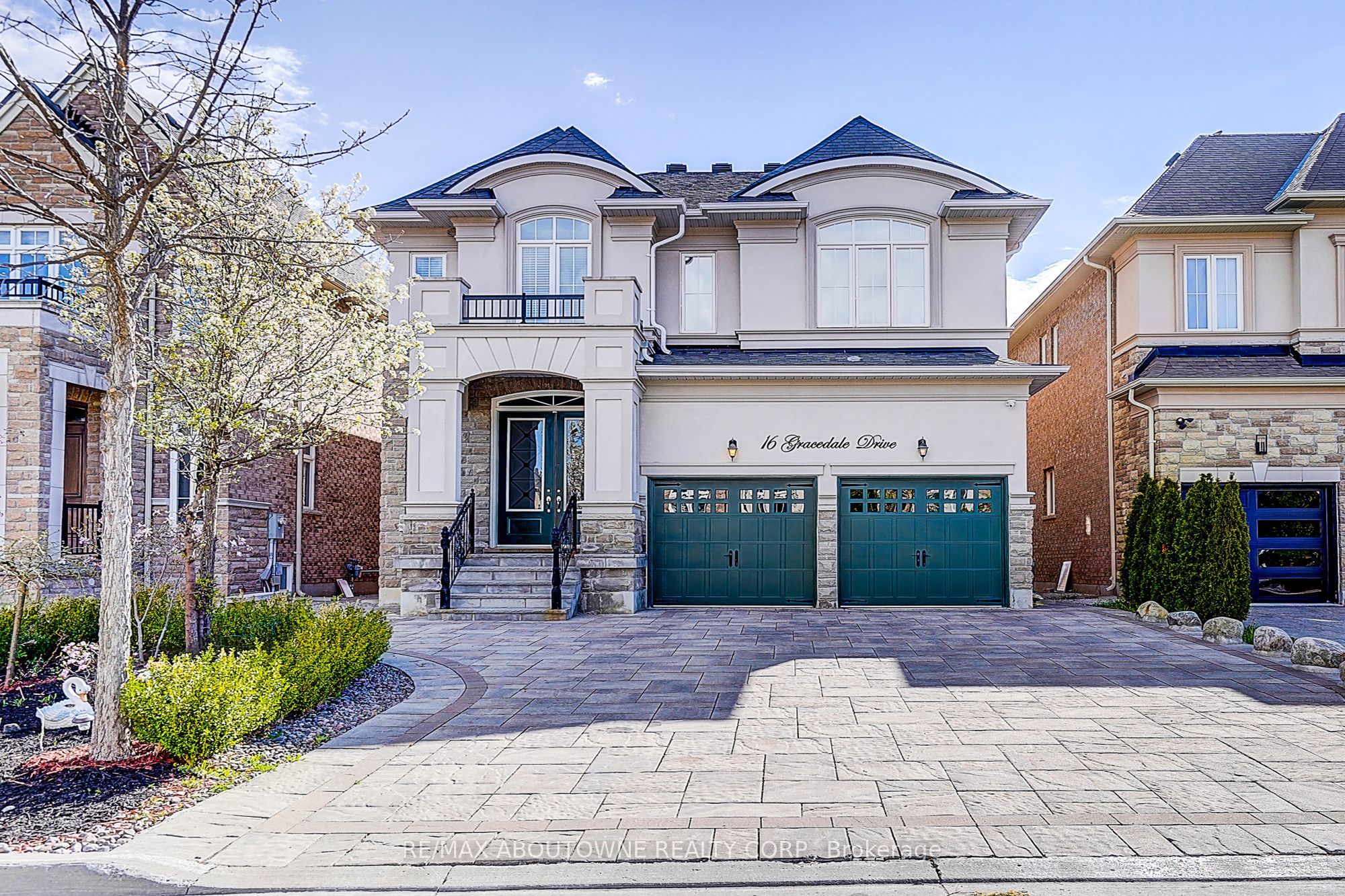 16 Gracedale Drive, Richmond Hill, ON, L4C 0Y3