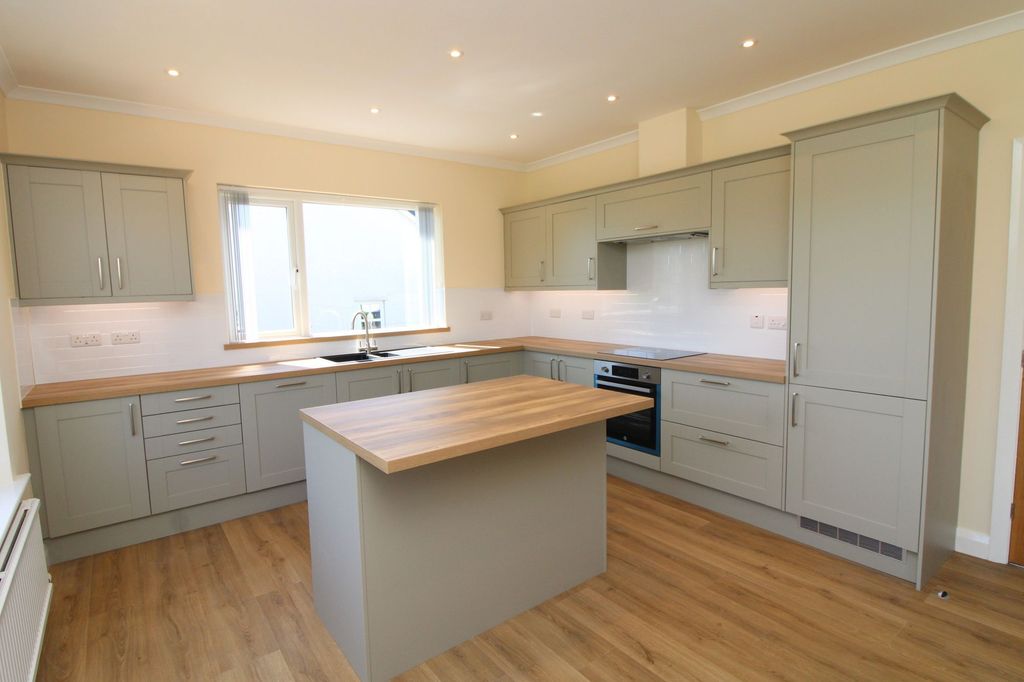Additional image 5 of 3 bed detached bungalow to rentRoselle, Dean CA14