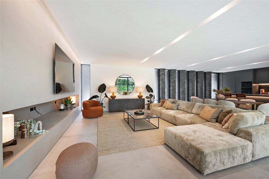 Additional image 4 of 3 bed flat to rentNorth Road, Hale, Cheshire WA15