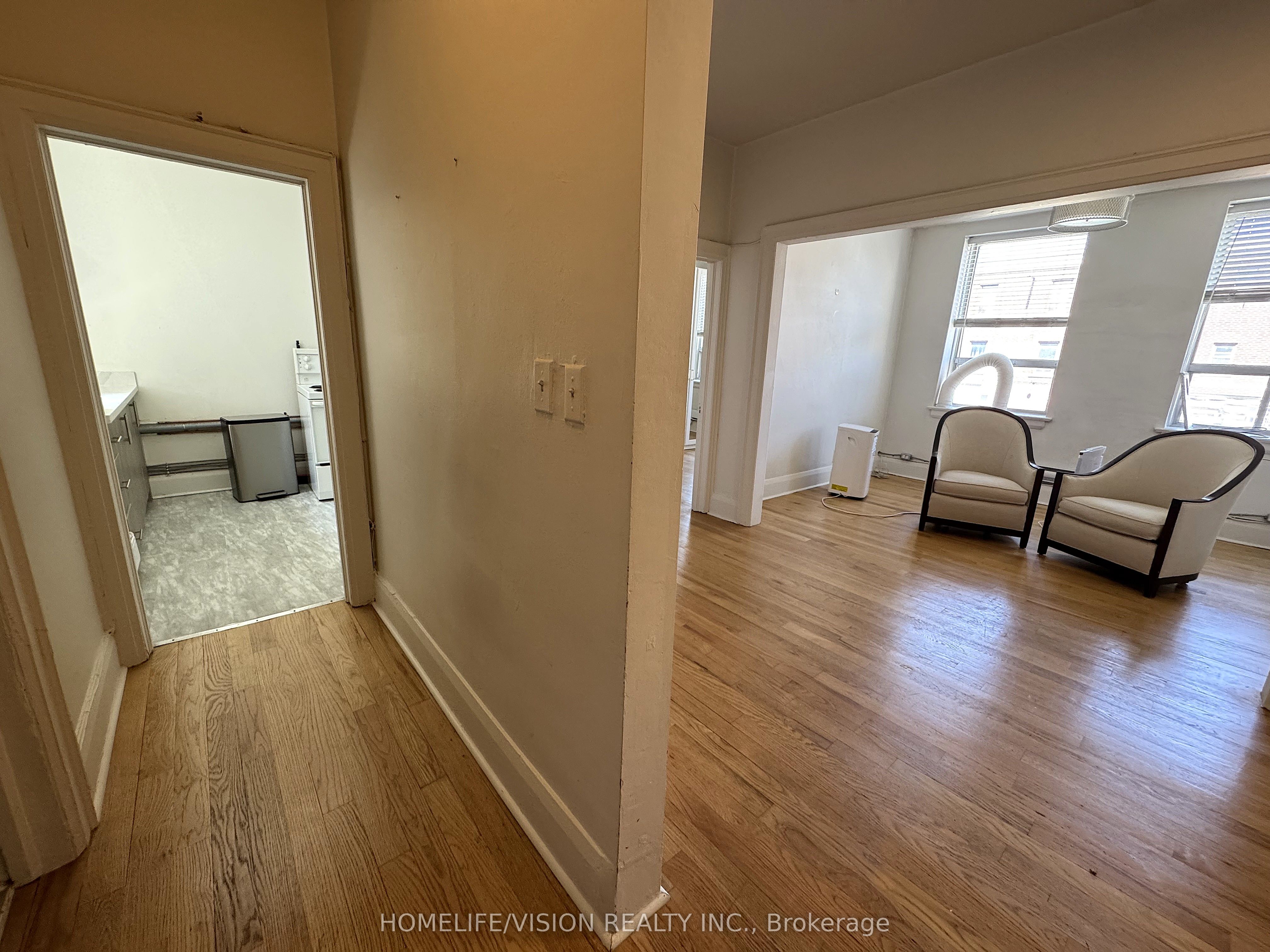 Additional image 4 of Apt #1-555 Danforth Avenue, Toronto, ON, M4K 1P7