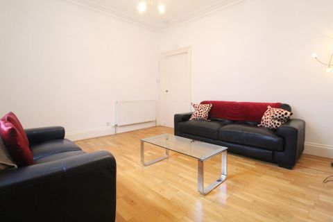 Fraser Street, First Floor Left AB25