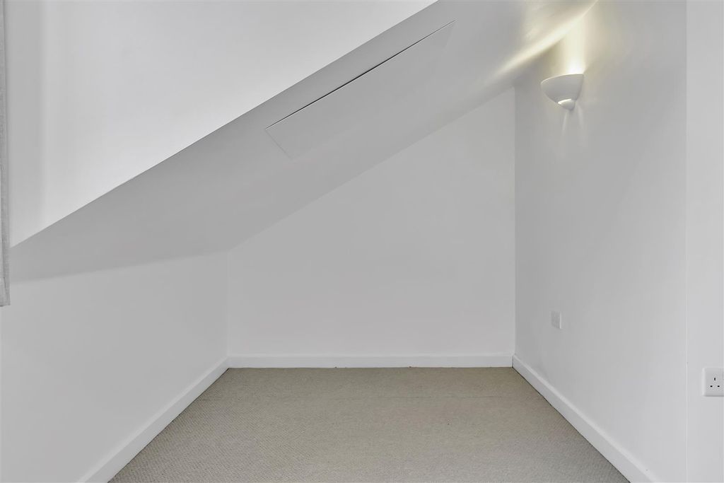 Additional image 15 of 5 bed property to rentSouthmead Road, Westbury-On-Trym, Bristol BS10
