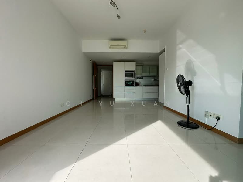 21 Leonie Hill photo 3