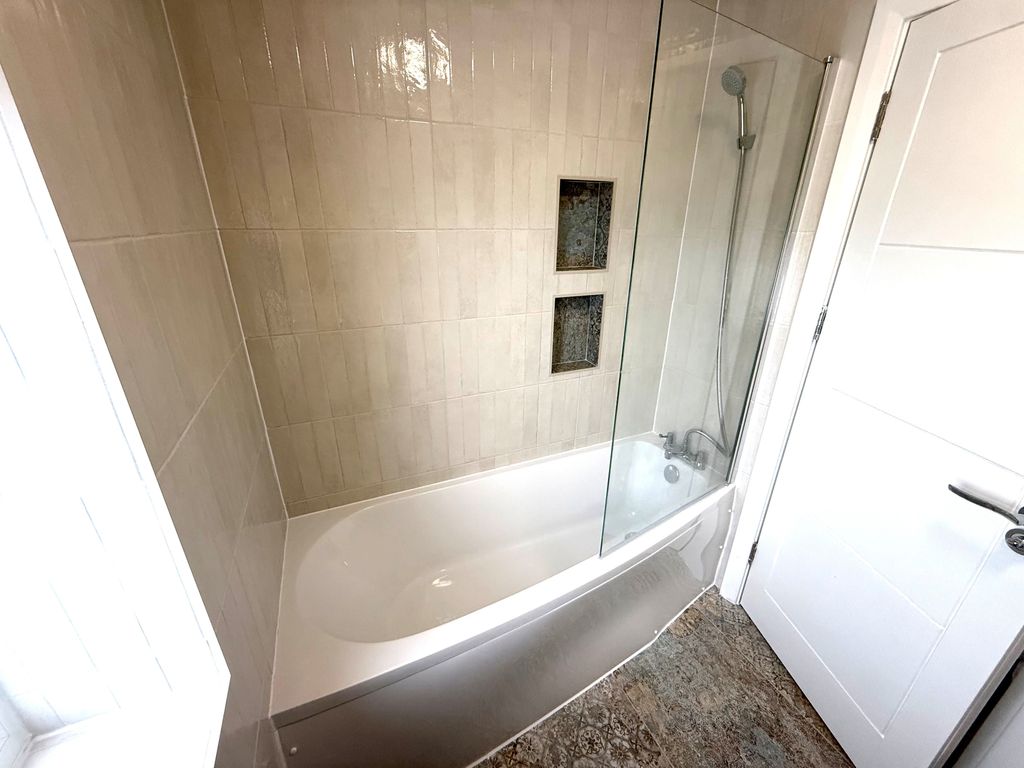 Additional image 11 of 3 bed property to rentSaxville Road, Orpington BR5