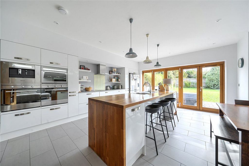 Additional image 10 of 5 bed detached house to rentCheriton Road, Winchester, Hampshire SO22