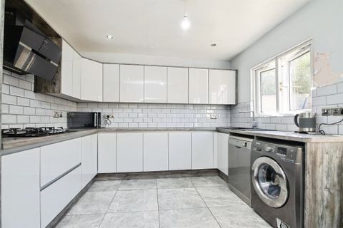 Halsbury Grove, Birmingham B44