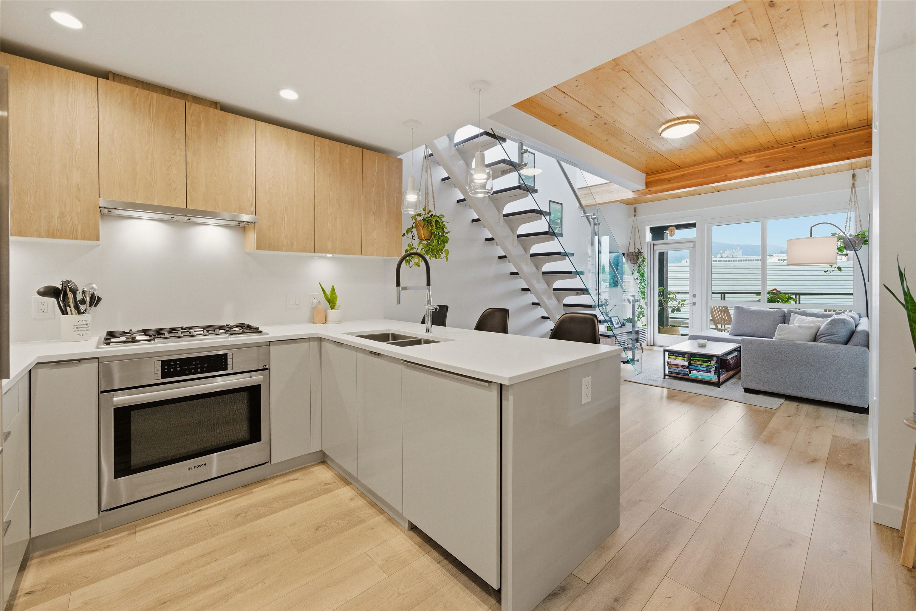 607-128 8th Street E, North Vancouver, BC, V7L 0H2