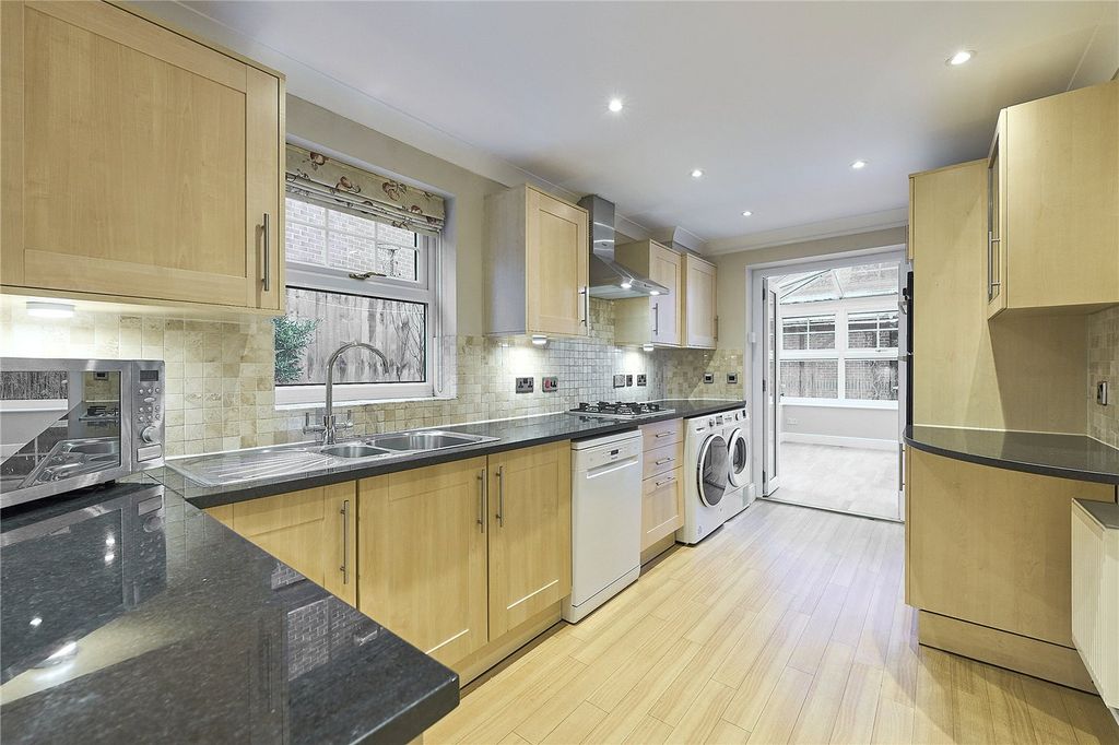 Additional image 21 of 4 bed detached house to rentSaint Andrews Gardens, Cobham, Surrey KT11