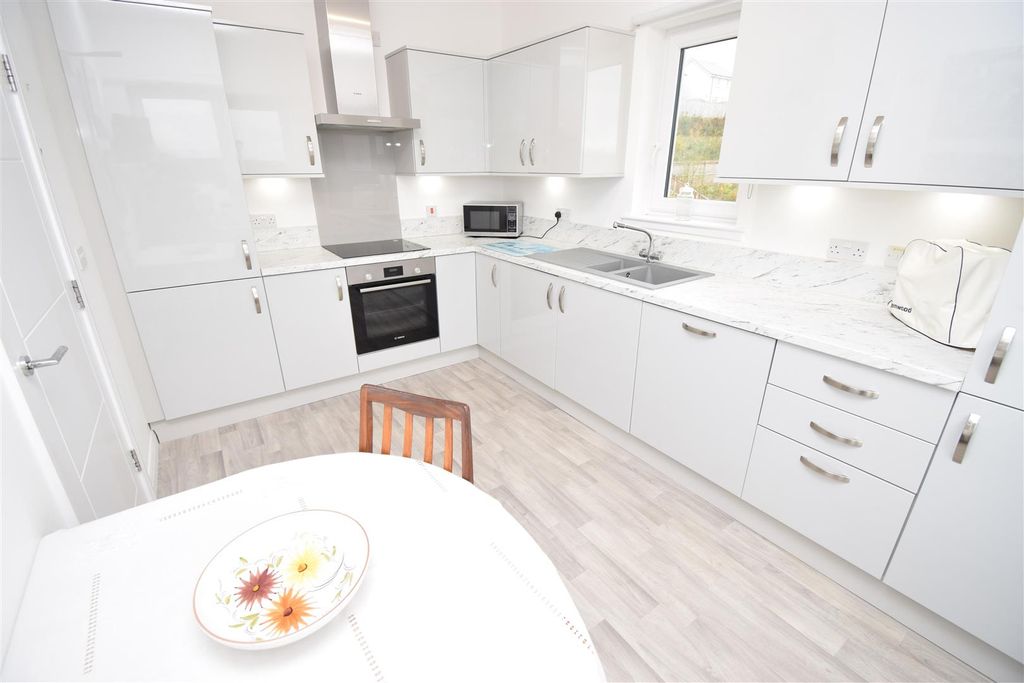 Additional image 10 of 2 bed flat for sale10 Broomhall Court, Inverness IV2