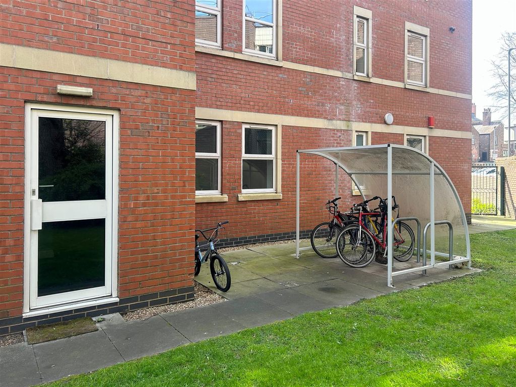 Additional image 10 of 1 bed flat for sale1 Bakersfield Place, Sale M33