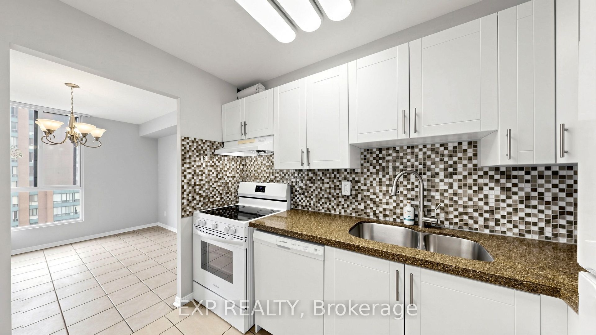 Additional image 2 of 1511-145 Hillcrest Avenue, Mississauga, ON, L5B 3Z1