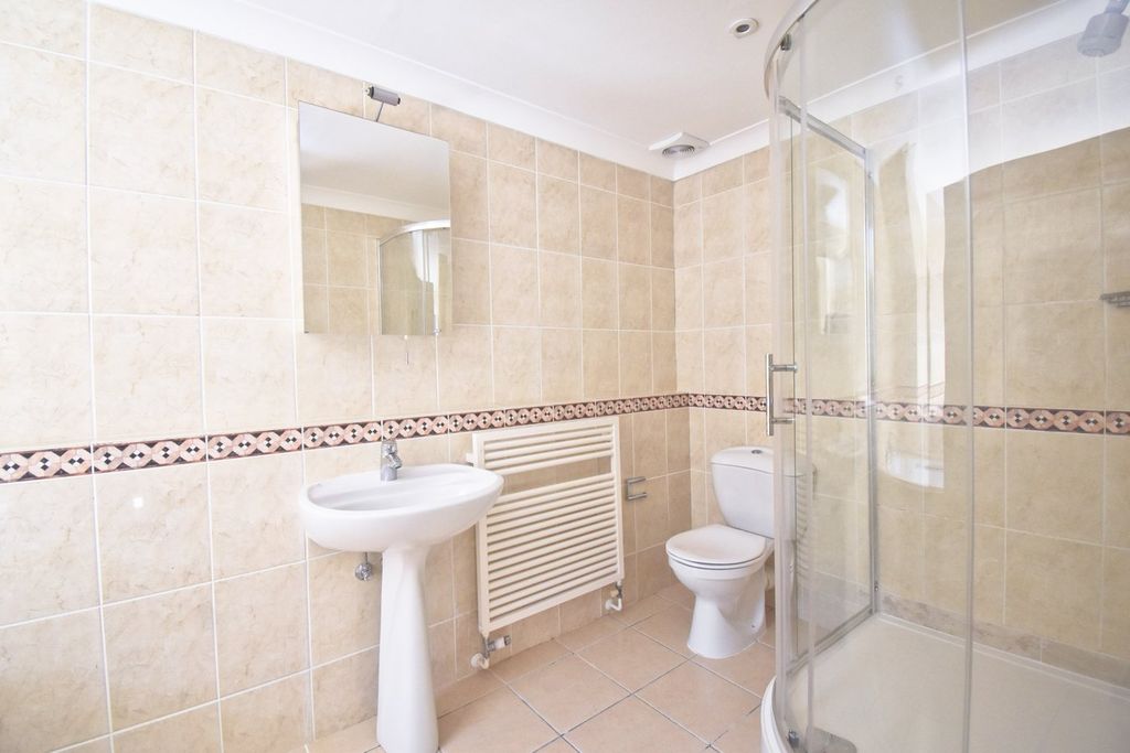 Additional image 9 of 5 bed detached house to rentBeech Close, Cobham KT11