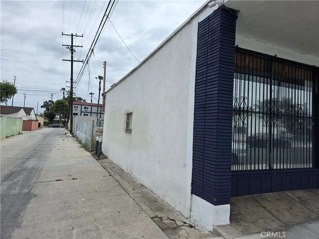 110 E Cambridge St, Long Beach, CA 90805 photo 4