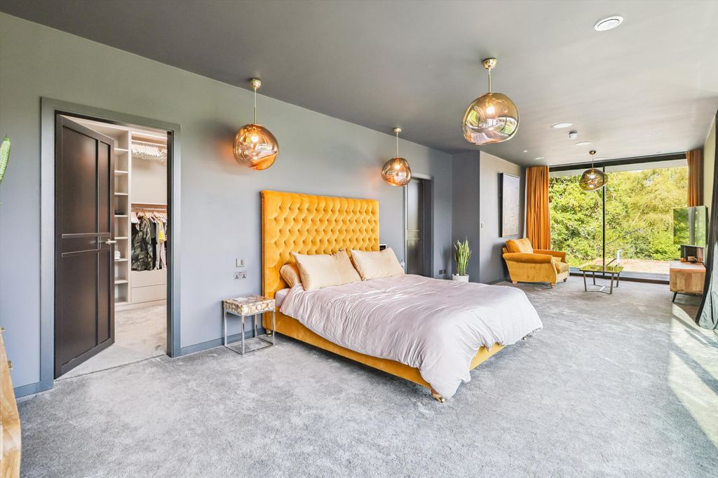 Additional image 12 of 5 bed detached house to rentLondon Road, Windlesham, Surrey GU20
