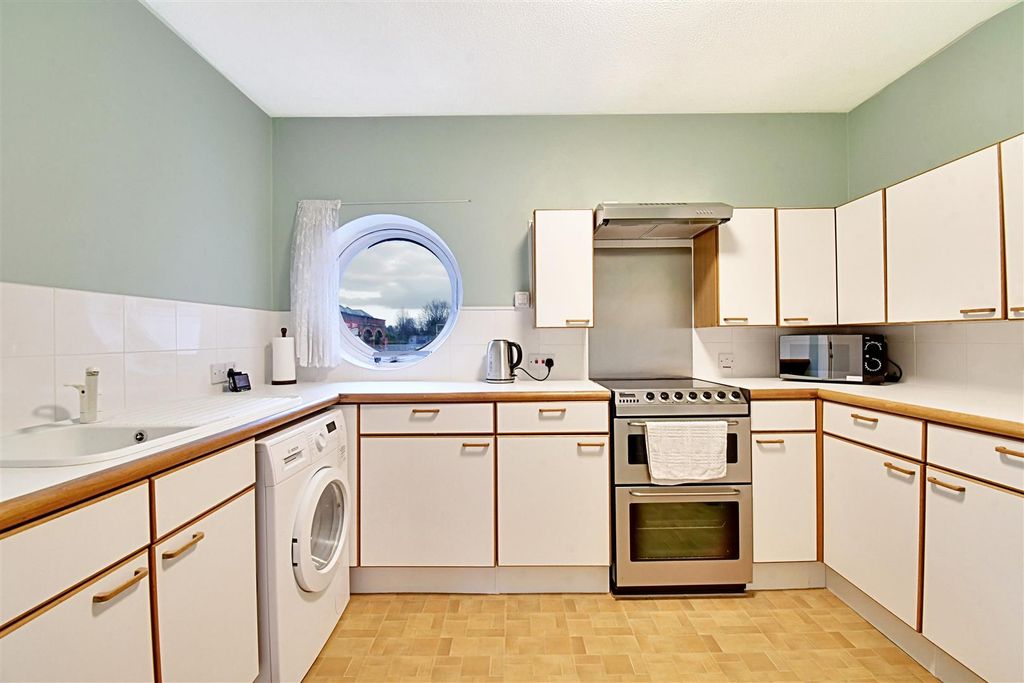 Additional image 2 of 2 bed property for saleChauncy Court, Hertford SG14