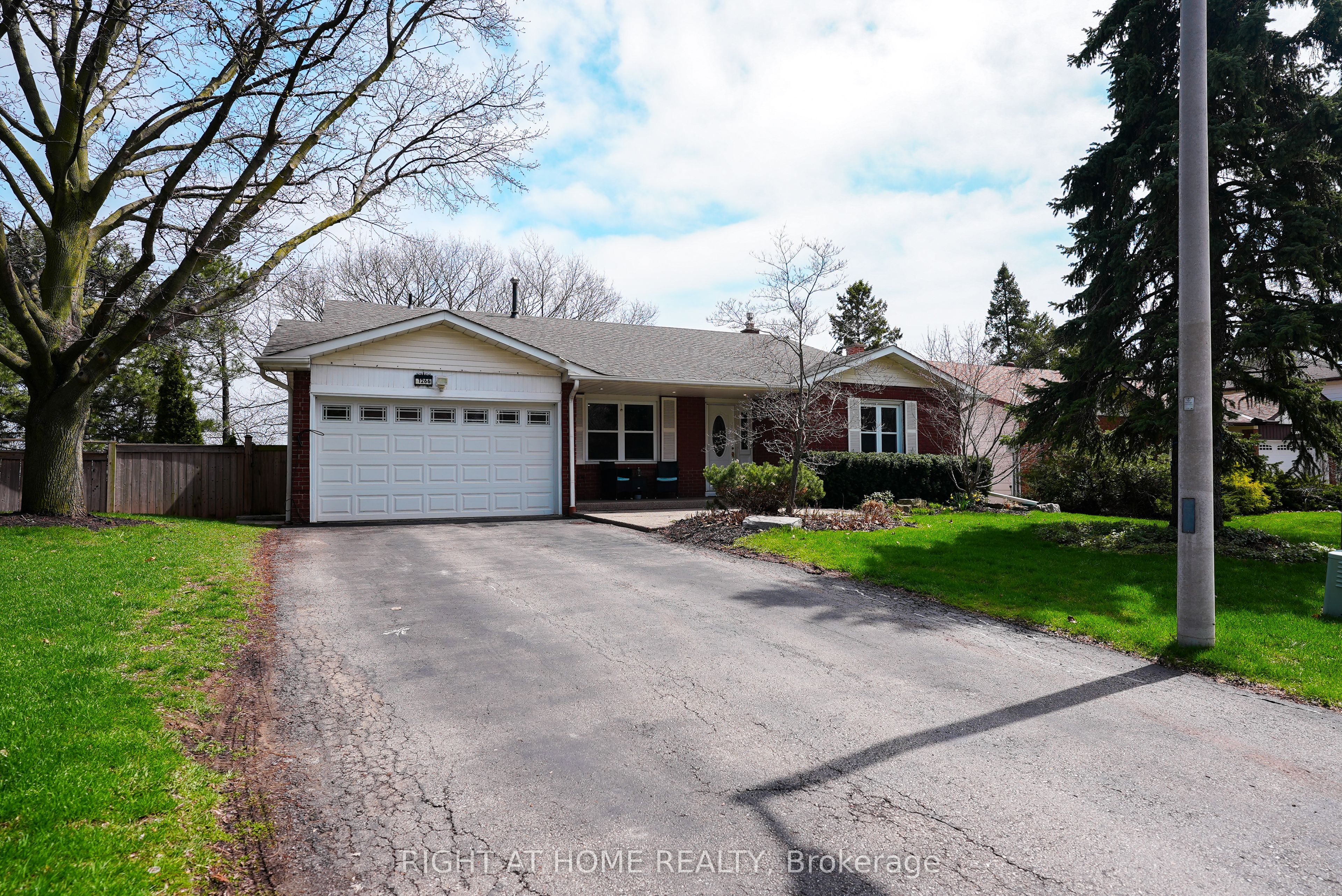 1266 Lakeview Drive, Oakville, ON, L6H 2M8