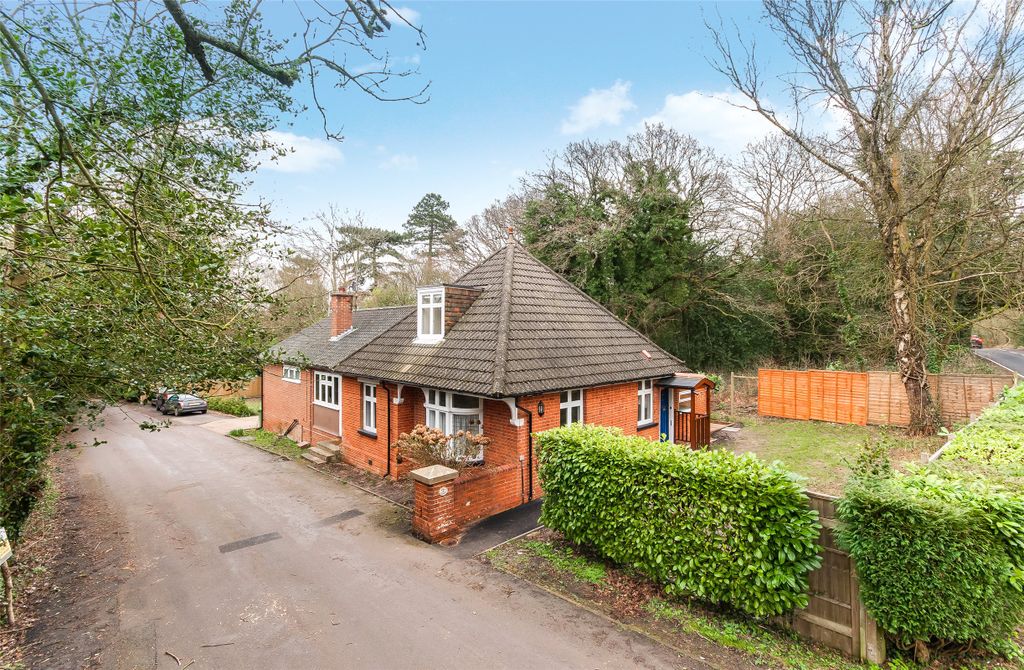 3 bed semi-detached house to rentMill Road, Holmwood, Surrey RH5