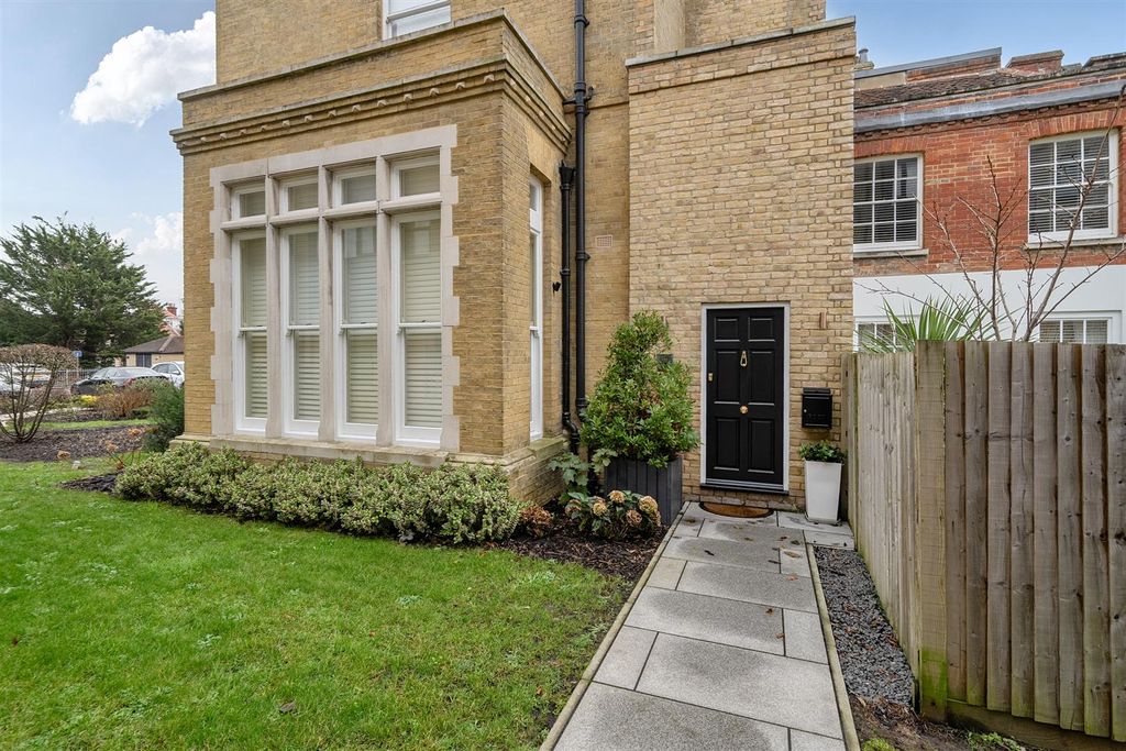 Additional image 14 of 3 bed flat for saleEast Street, Fareham, Hampshire PO16