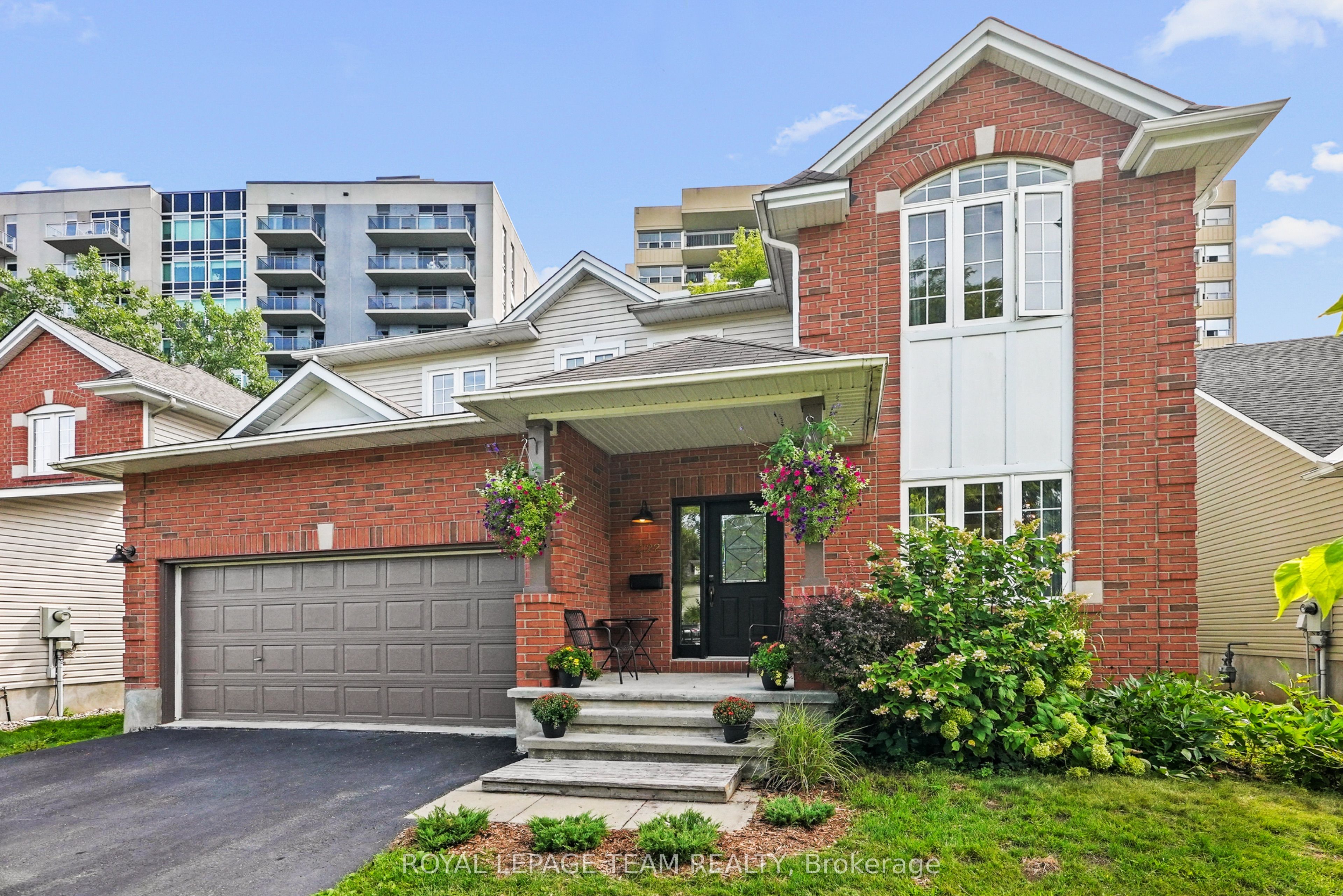 2122 Saunders Avenue, Ottawa, ON, K2A 4C7