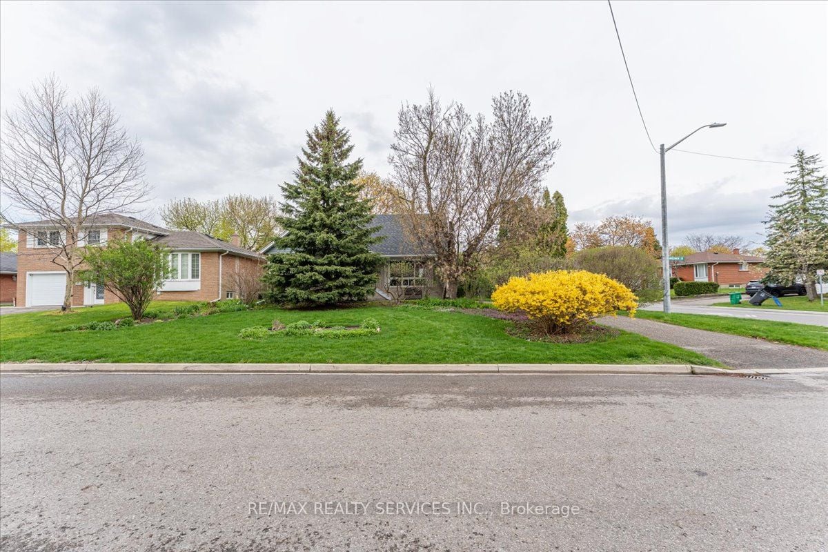 2 Windermere Court, Brampton, ON, L6X 2L6 photo 2