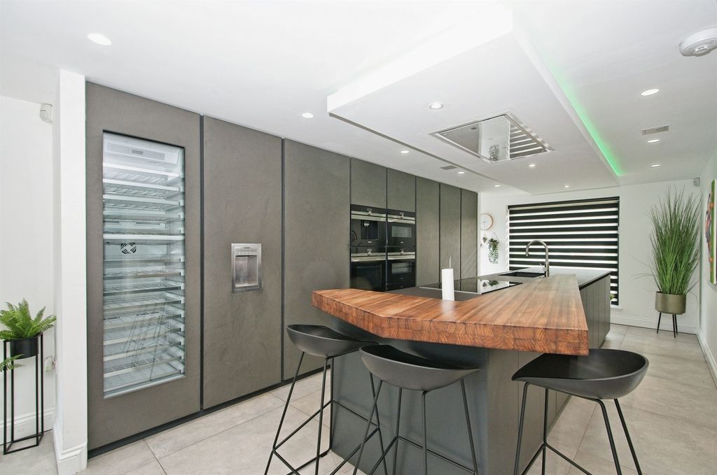 Additional image 12 of 4 bed property to rentBlacksmiths Way, Newport NP10