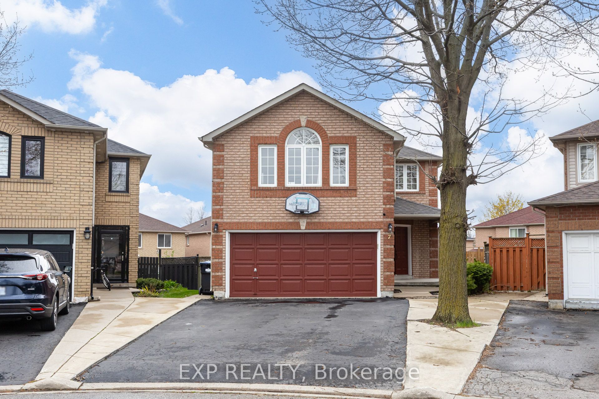 7 Flaming Oak Court, Brampton, ON, L6Y 4G5