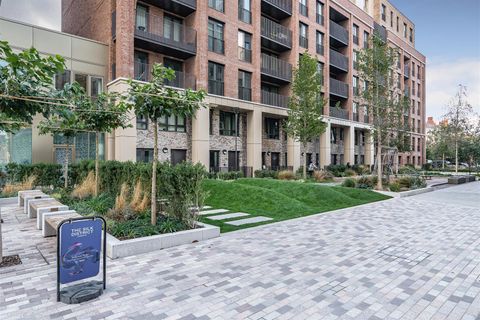 Bouchon Point, Silk District, 7 Cendal Crescent, London E1